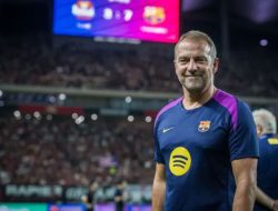 Legenda Barcelona Peringatkan Hansi Flick Soal Rapuhnya Lini Belakang Tim