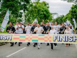 30 Ribu Peserta Ikut Jalan Santai di Kalsel Haji Isam Bagikan 200 Paket Umrah