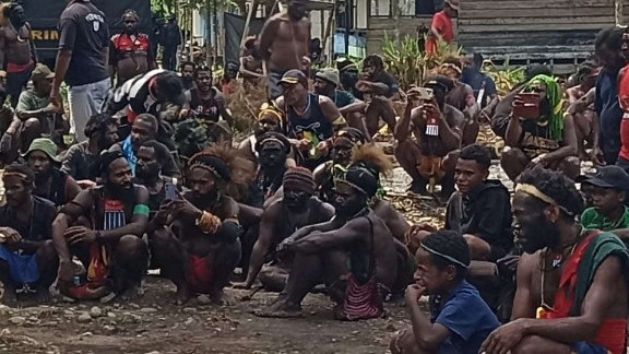 Bentrok Kwamki Narama