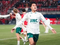 Gol Miliano Jonathans Saat Robek Gawang AZ Alkmaar
