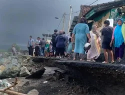 Banjir Rob Terjang Pesisir Mataram 18 Rumah Rusak 100 Warga Terdampak
