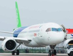 Digadang Akan Saingi Boeing dan Airbus China Pamerkan Pesawat Comac