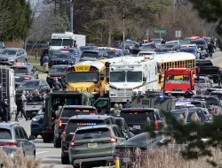 Pria Bersenjata Tabrakkan Mobil ke Sinagoga Michigan Tewas Ditembak Security