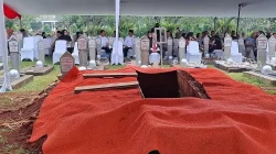 Juwono Sudarsono Dimakamkan di Samping Eks Gubernur Lemhanas Agus Widjojo