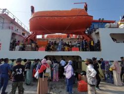 Pemudik di Pelabuhan Kalianget Sumenep Membeludak karena Khawatir Tak Kebagian Kapal