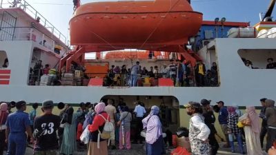 Pemudik di Pelabuhan