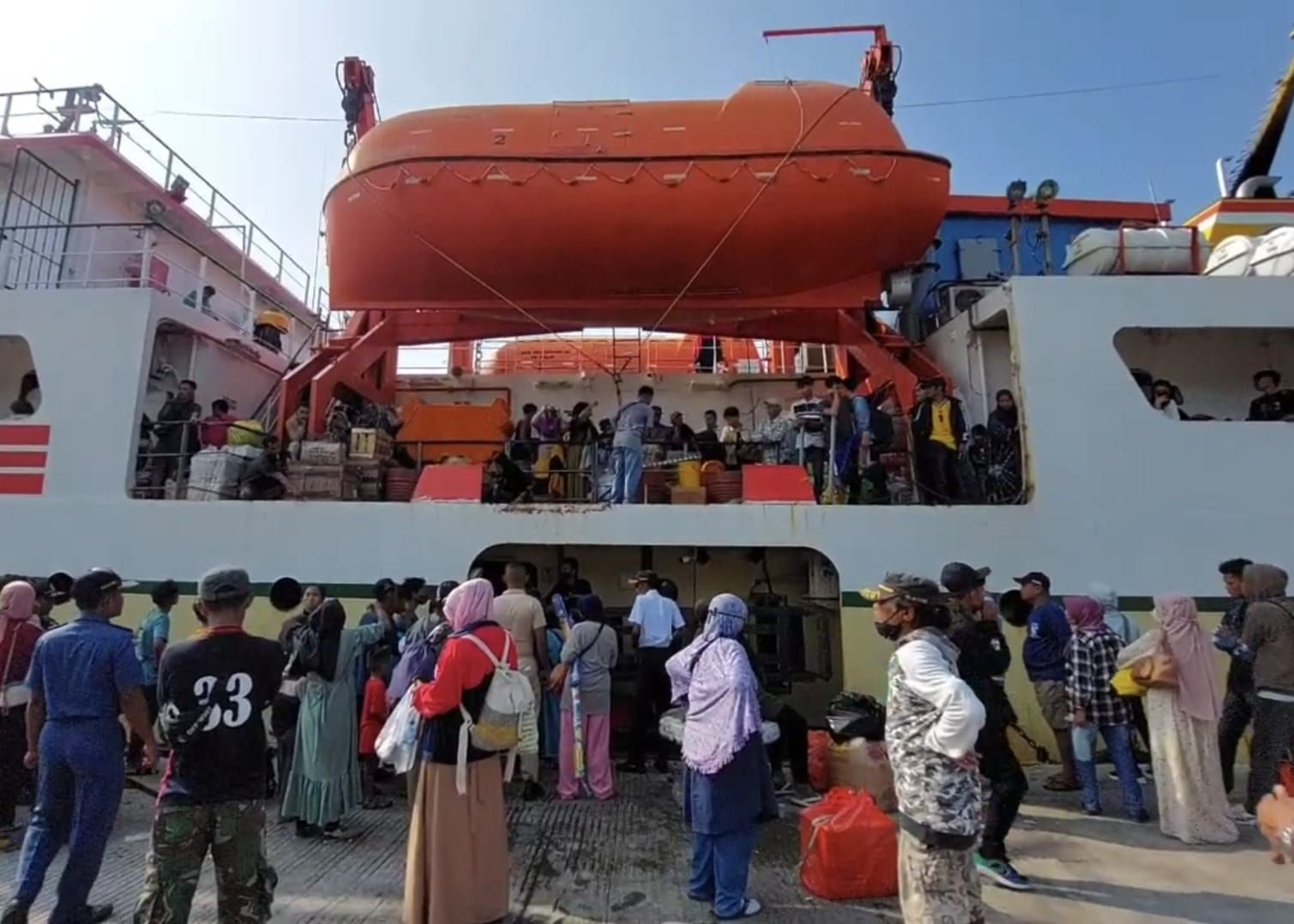 Pemudik di Pelabuhan