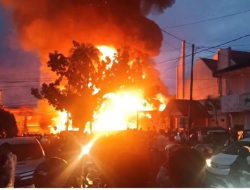 Gudang Elpiji di Kabupaten Cirebon Terbakar Ledakan Buat Panik Warga